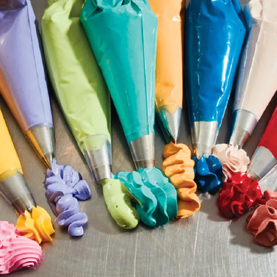 PIPING BAGS WITH COLOURED GLOSS FROST BUTTERCREAM ICING