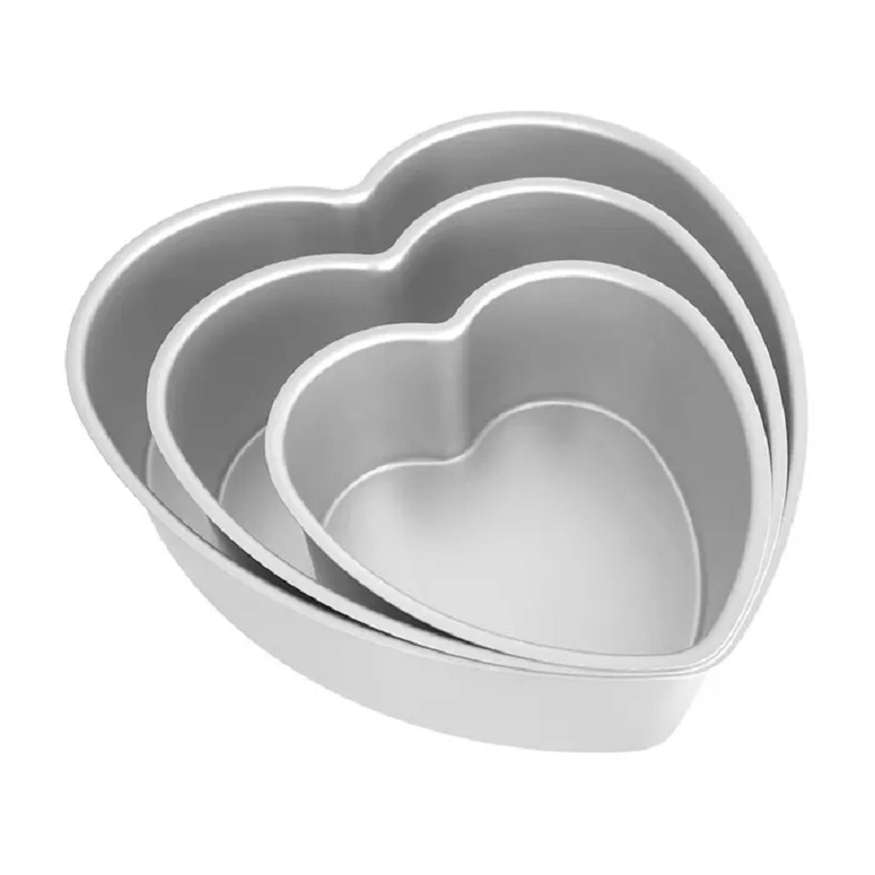 Set of 3 heart shaped cake pans