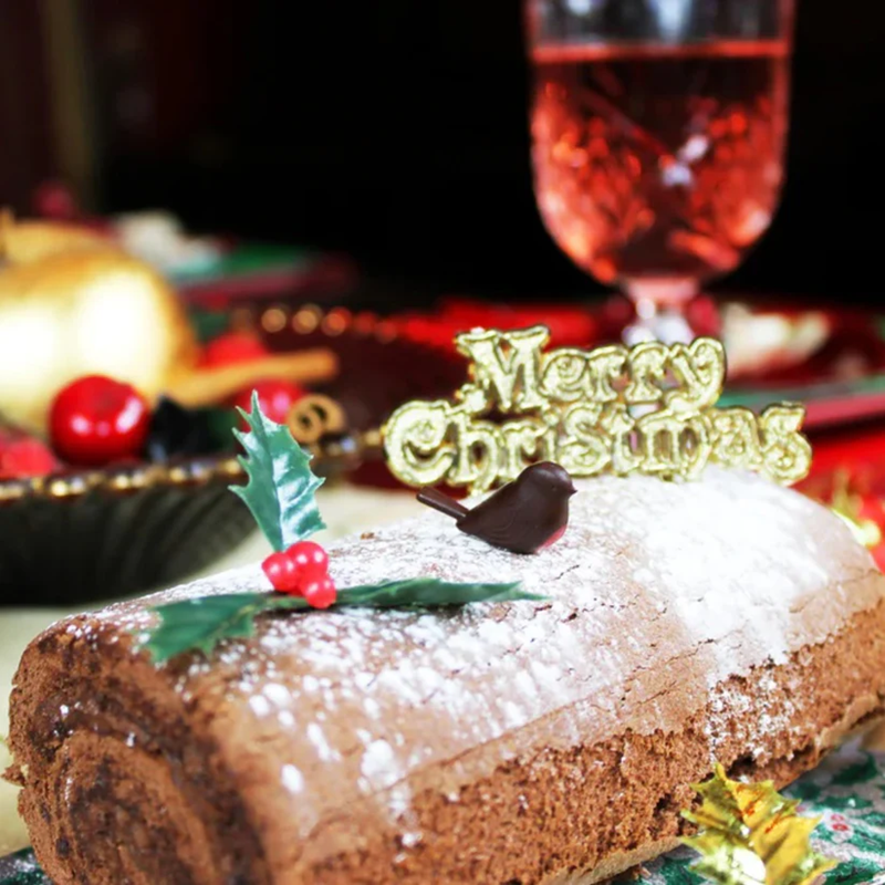 Christmas Robin Yule log decorating kit with Merry Christmas plaque