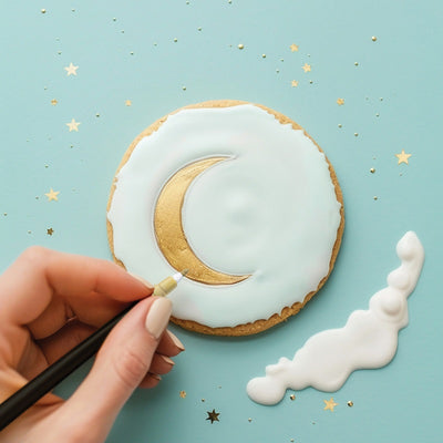 Example of use, round iced cookie with Gold moon