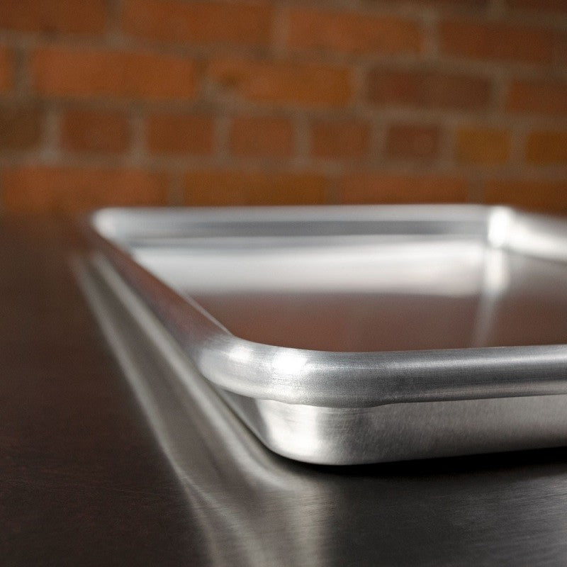 Half sheet baking outlet pan